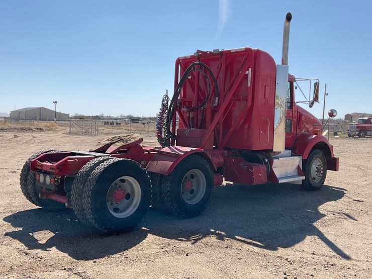 2011-kenworth-t800-image-13