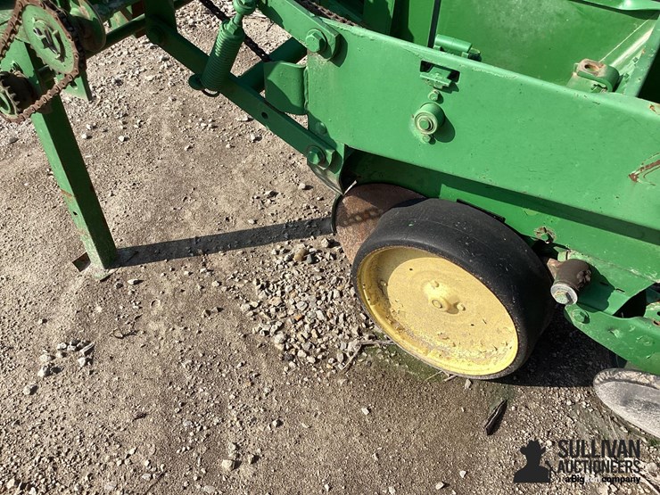 john-deere-2r30"-3-pt-planter-image-20