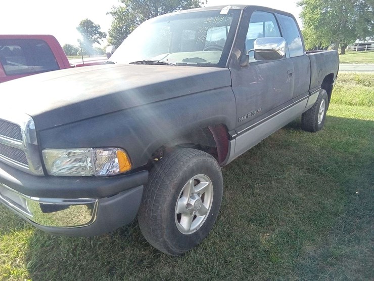 1997-dodge-ram-1500-image-2