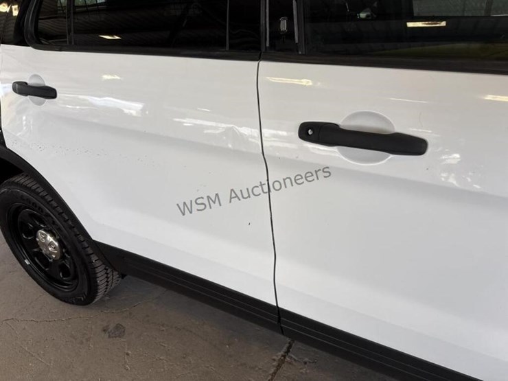 2016-ford-explorer-image-11