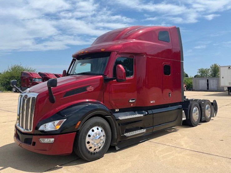 2023-peterbilt-579-image-1