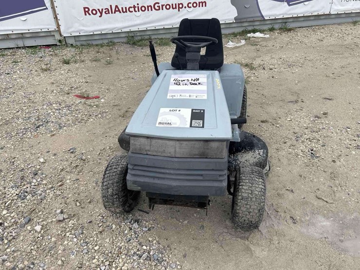 craftsman-ii-42in-riding-mower-image-15