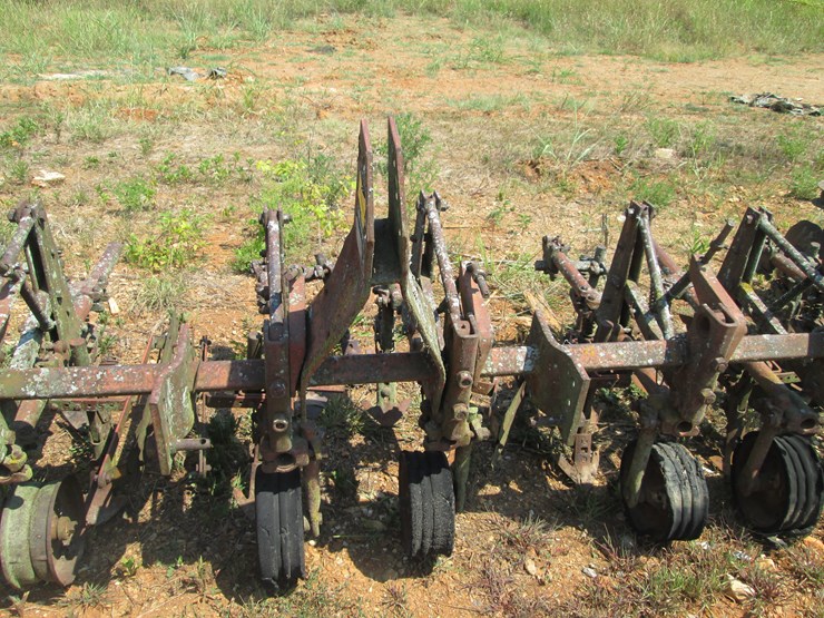 #36-•-#26833-•-ford-1027-12'-cultivator-1875-image-9