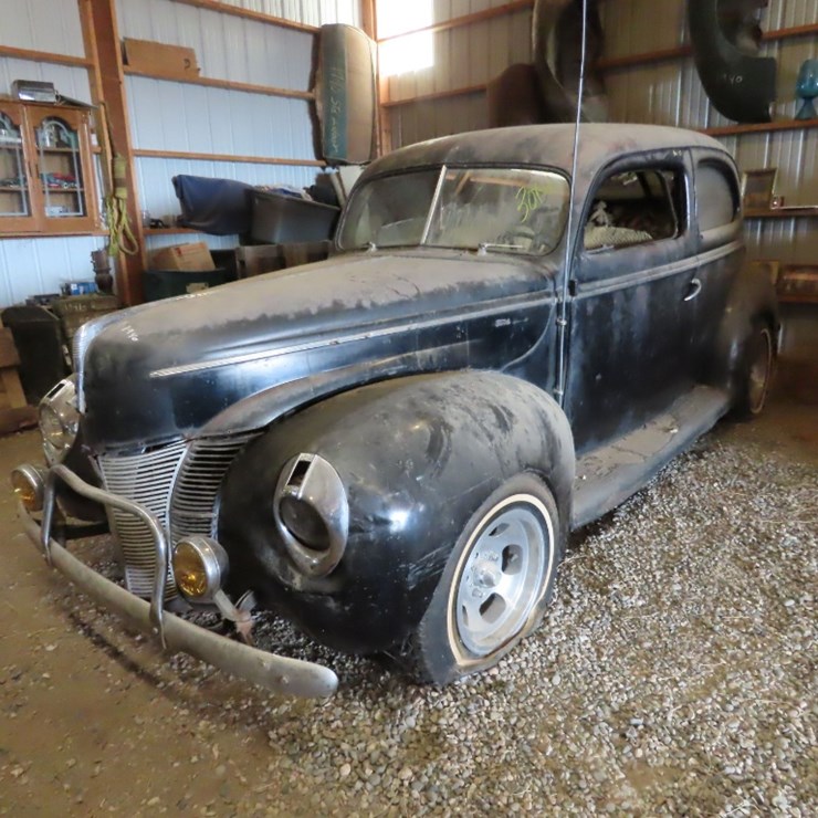 1940 Ford Deluxe 2dr sedan
