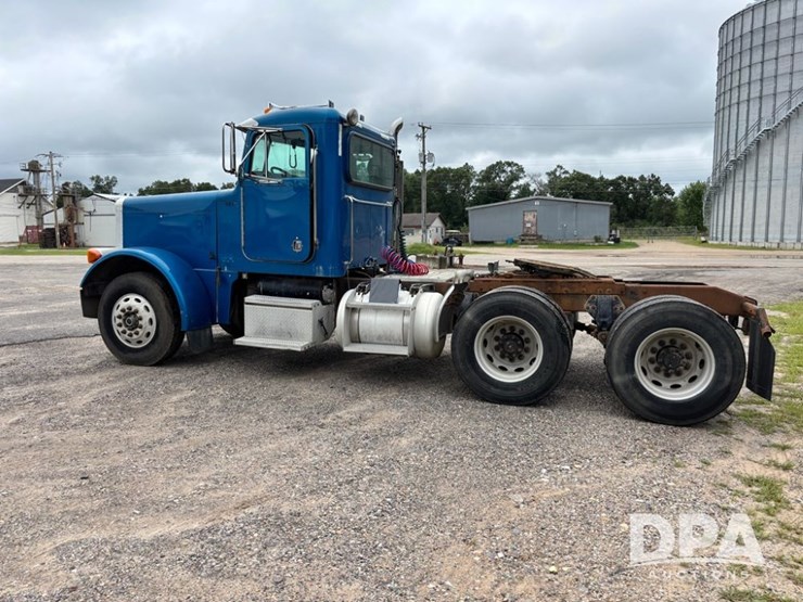 2002-peterbilt-379-image-12
