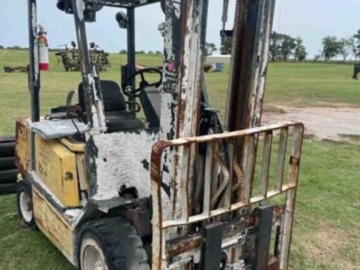 yale-hard-tire-fork-lift,-4ft-forks,-lp,-image-12