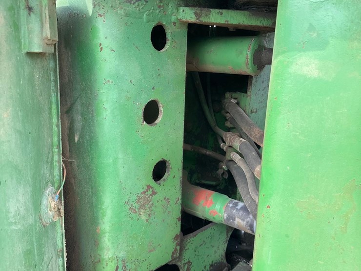 john-deere-7520-image-11