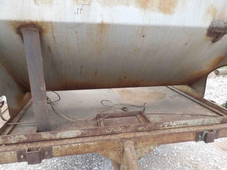 bar-6-cake-feeder-on-trailer-image-4