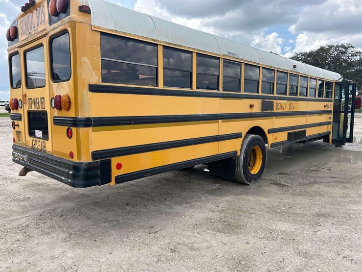 2004-ic-corporation-3000ic-school-bus-image-3