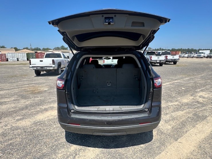2016-chevrolet-traverse-ls-image-19