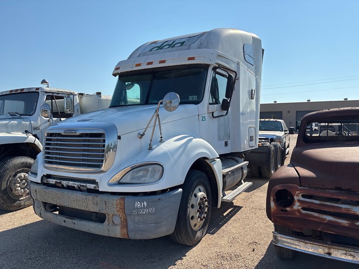 #22943-•-2005-freightliner-|-parts-or-repair-image-1