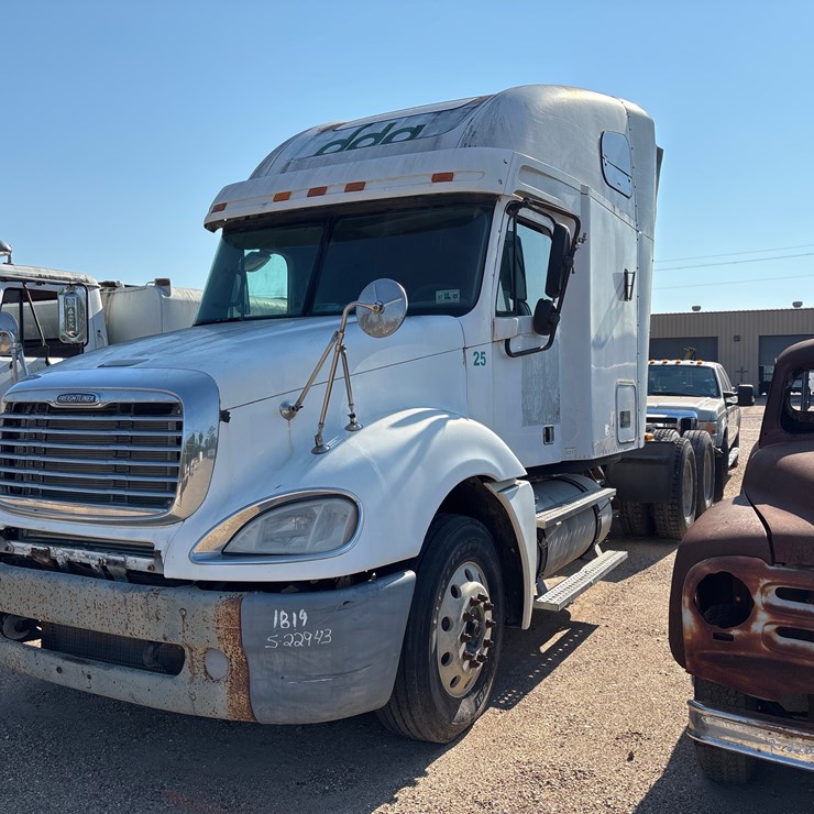 #22943 • 2005 FREIGHTLINER | PARTS OR REPAIR