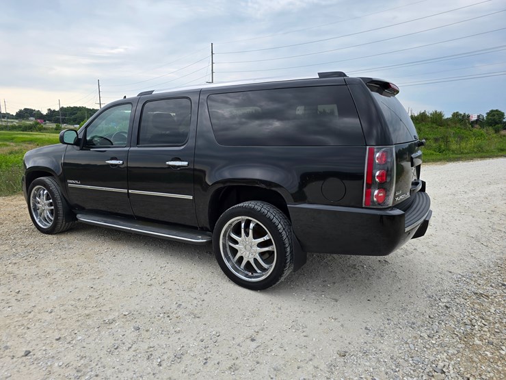 2011-gmc-yukon-xl-image-13