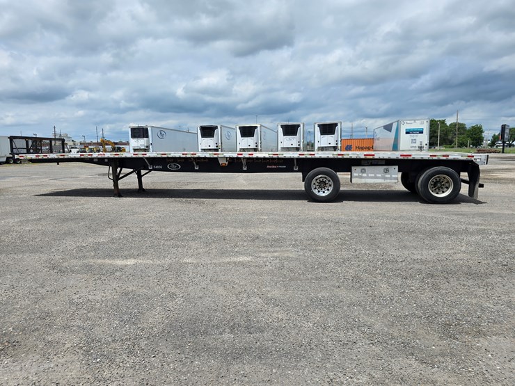 2015-great-dane-48'-x-102"-image-17