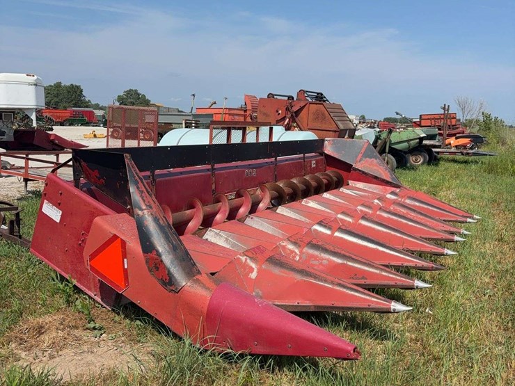 ih-983-8-row-corn-head-image-1
