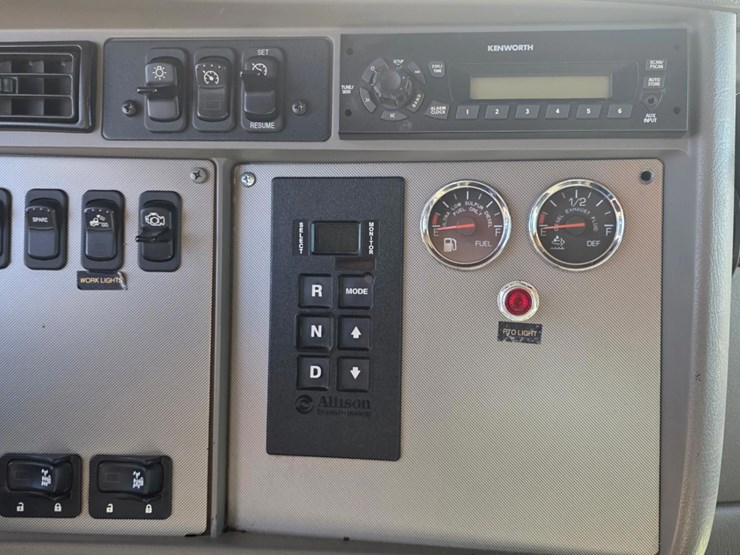 2012-kenworth-t370-image-10