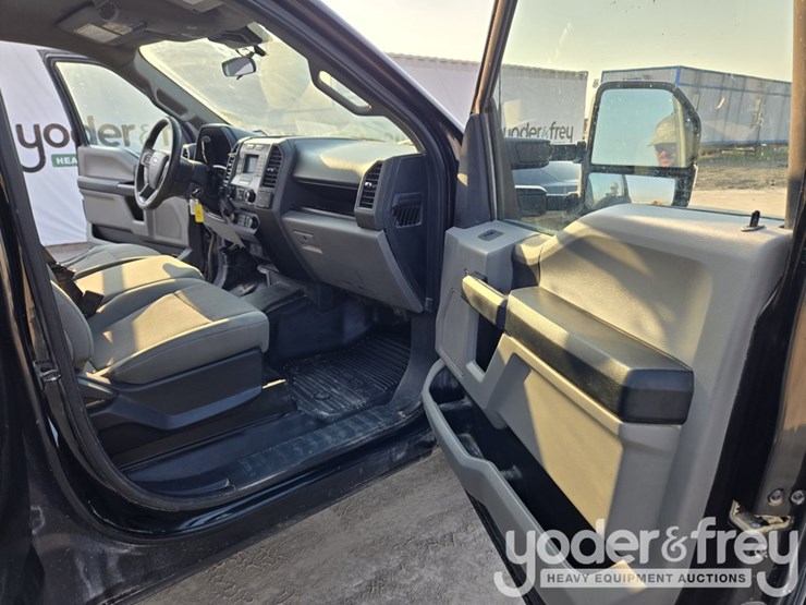 2022-ford-f350-xl-image-46