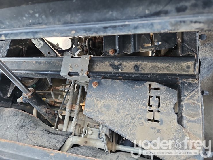 2022-kubota-rtvx1140-image-15