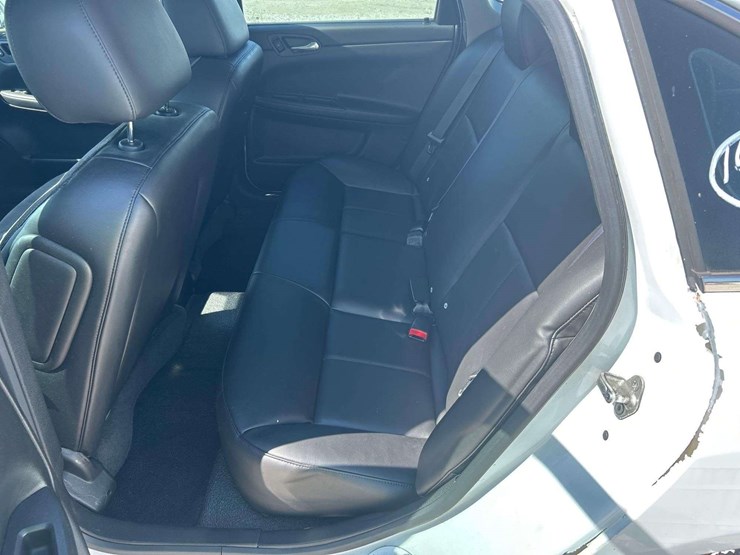 2011-chevrolet-impala-sedan-image-16