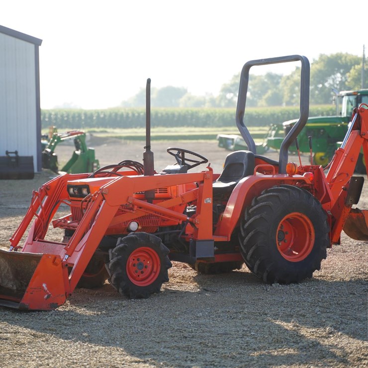 KUBOTA B8200