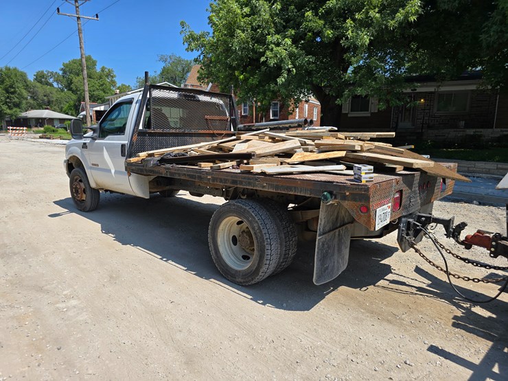 2004-ford-f550-image-15