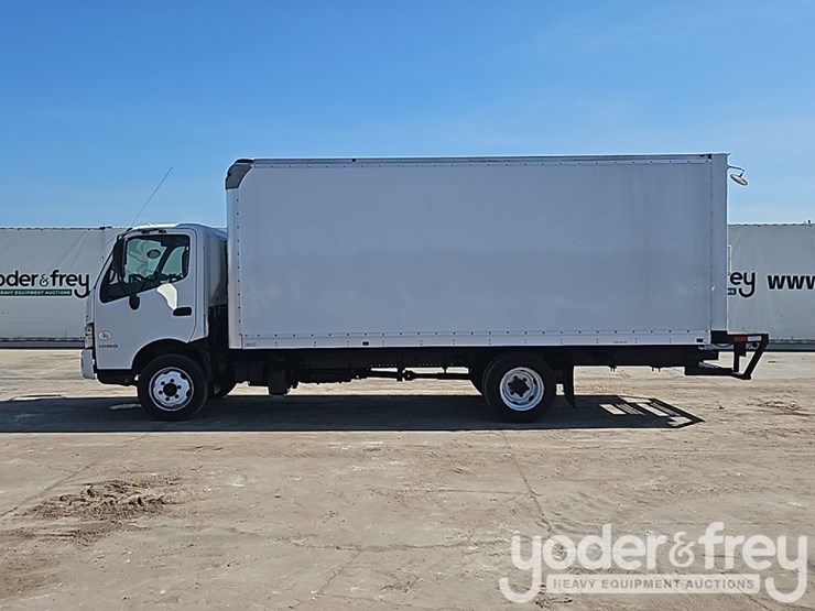2019-hino-195-image-3