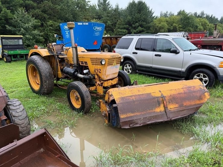deutz-industrial-tractor-with-broom-image-2