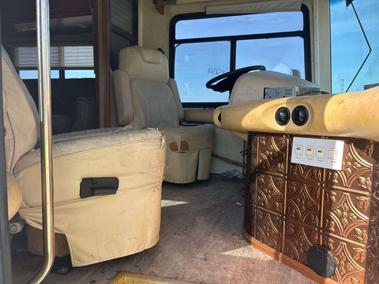 2002-fleetwood-expedition-36ft-motorhome-image-8