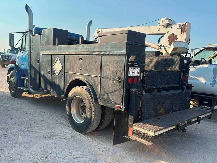 2002-freightliner-fl60-image-4