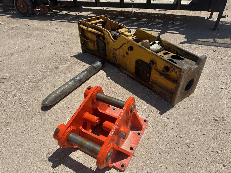 npk-gh15-hydraulic-hammer-image-1