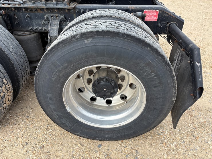 #78680-•-2014-volvo-vnm-truck-tractor-image-12