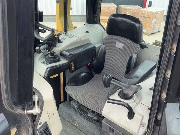 2013-cat-dgn-lgp-dozer-image-42