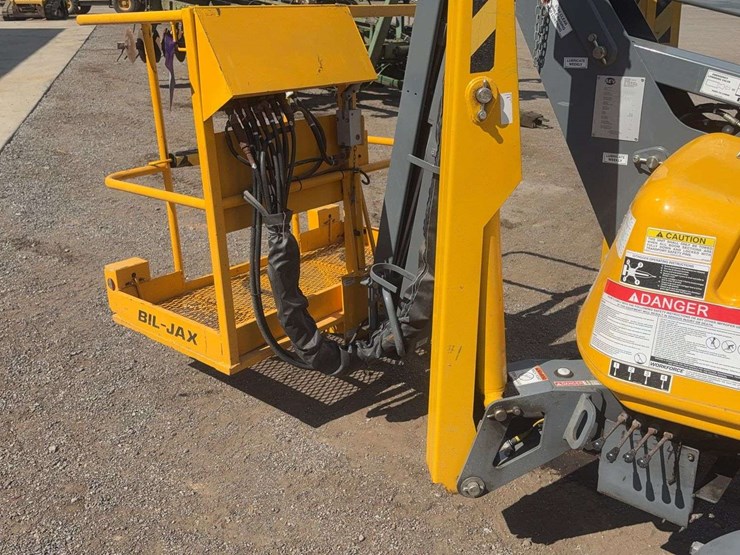 biljack-xlb-tow-behind-man-lift-image-16