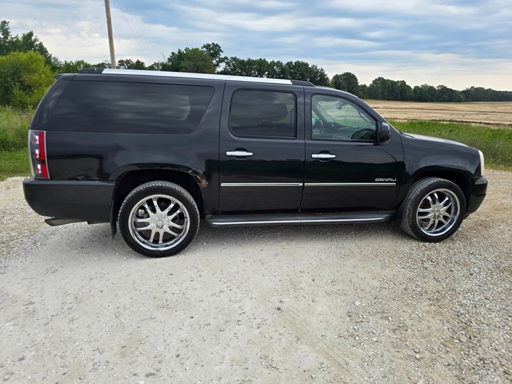 2011-gmc-yukon-xl-image-28