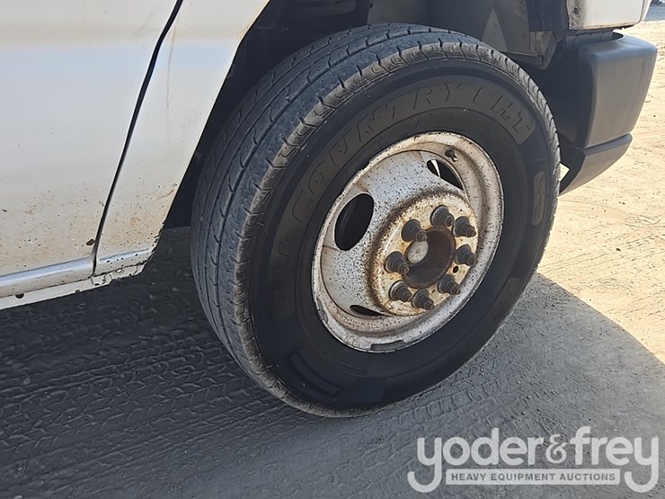 2019-ford-e350-image-18