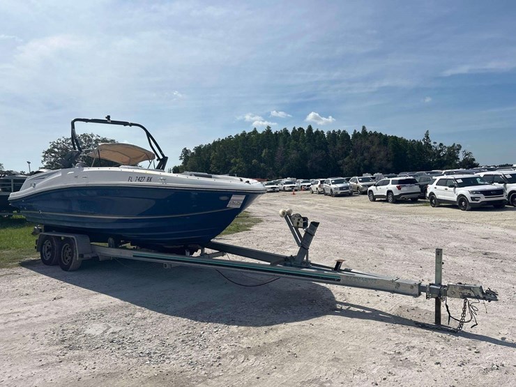 2017-bayliner-vr5-21ft-bowrider-boat-with-29ft-t/a-boat-trailer-image-6