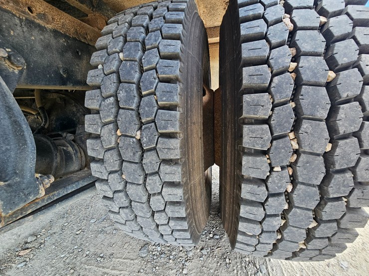 2002-freightliner-fl70-image-60