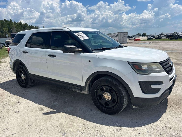2016-ford-explorer-image-2