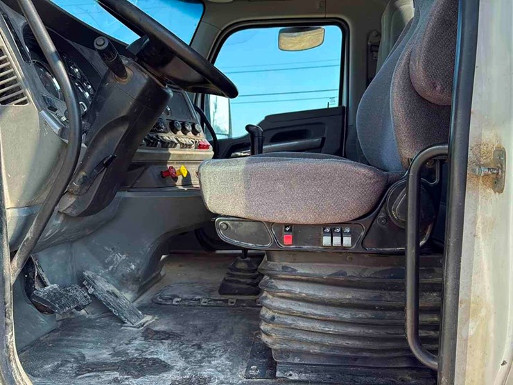 2019-kenworth-t880-image-15