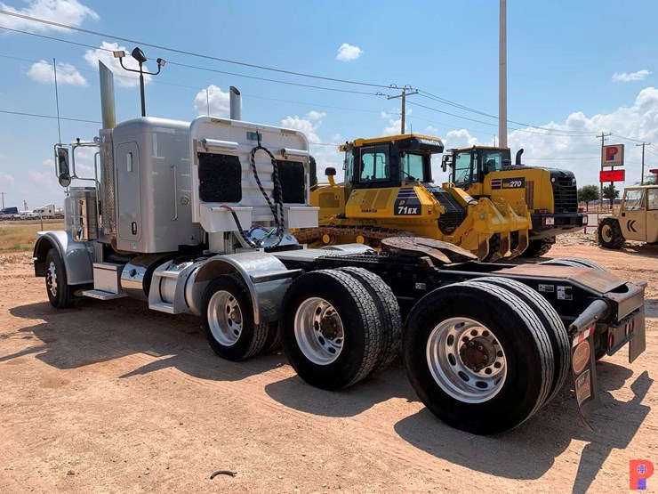 2013-peterbilt-388-image-34