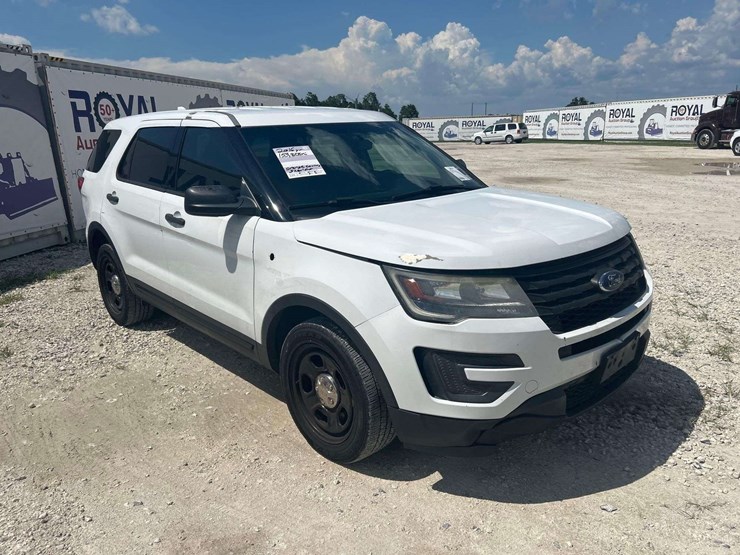 2016-ford-explorer-image-2