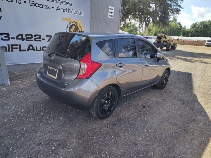 2016-nissan-versa-note-runs/moves-s-image-5