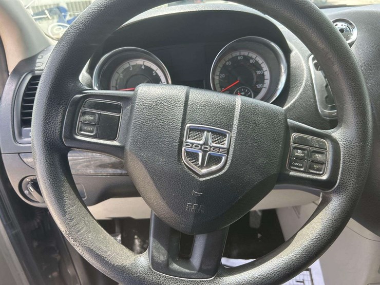 2012-dodge-grand-caravan-image-13