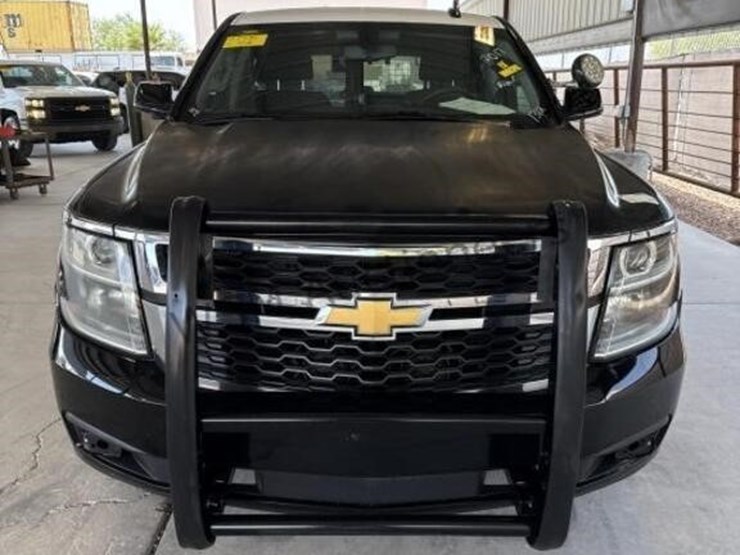 2017-chevrolet-tahoe-image-3