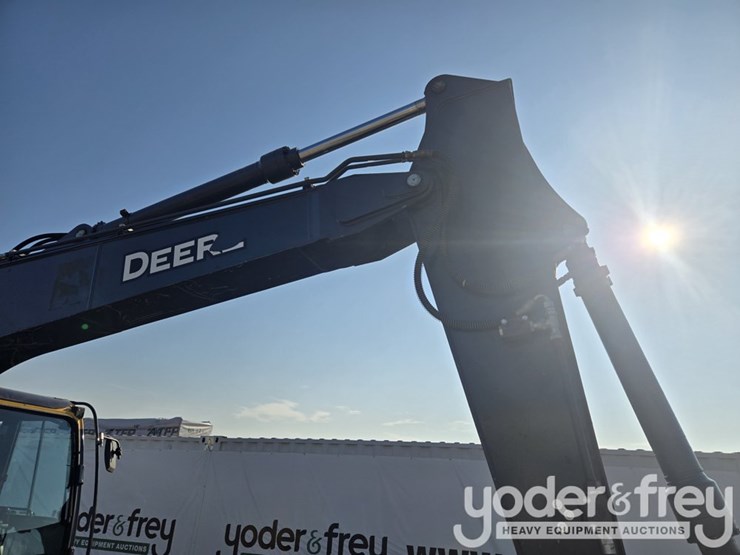 2022-deere-130g-image-43