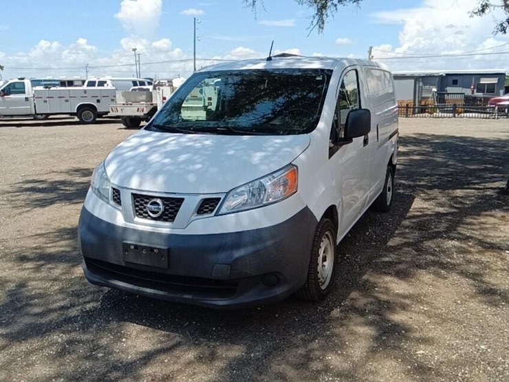 2015-nissan-nv200-image-3
