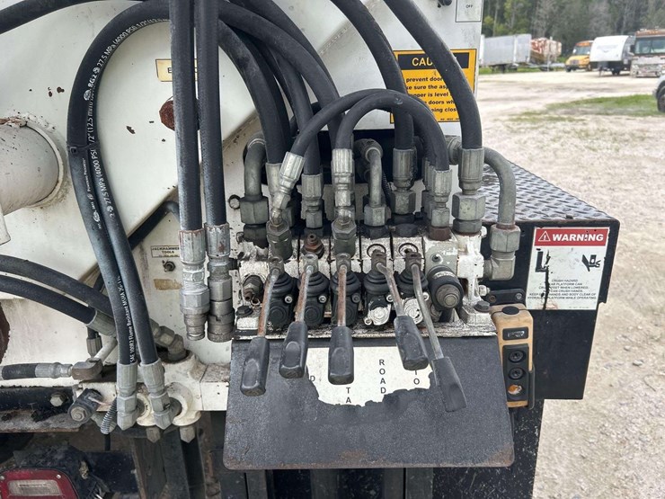 2012-freightliner-m2-106-asphalt-pothole-patcher-truck-image-22