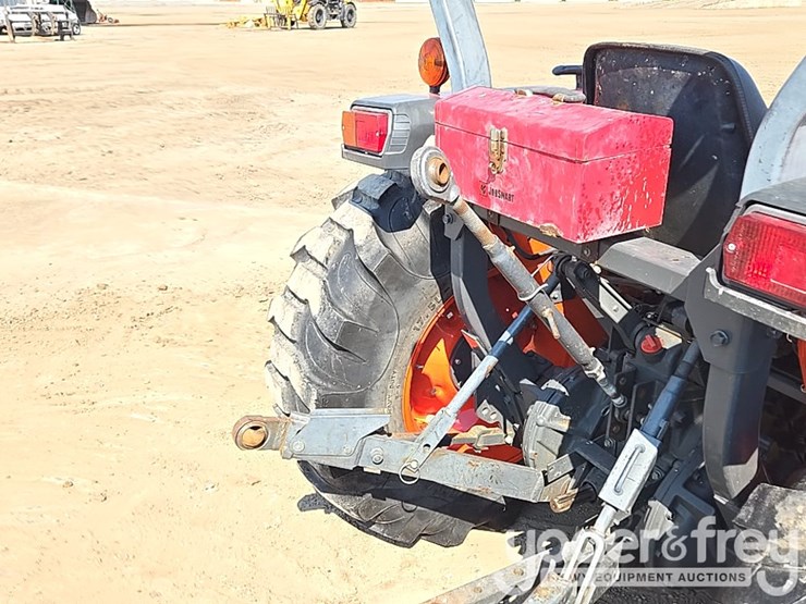 2017-kubota-mx5100-image-32