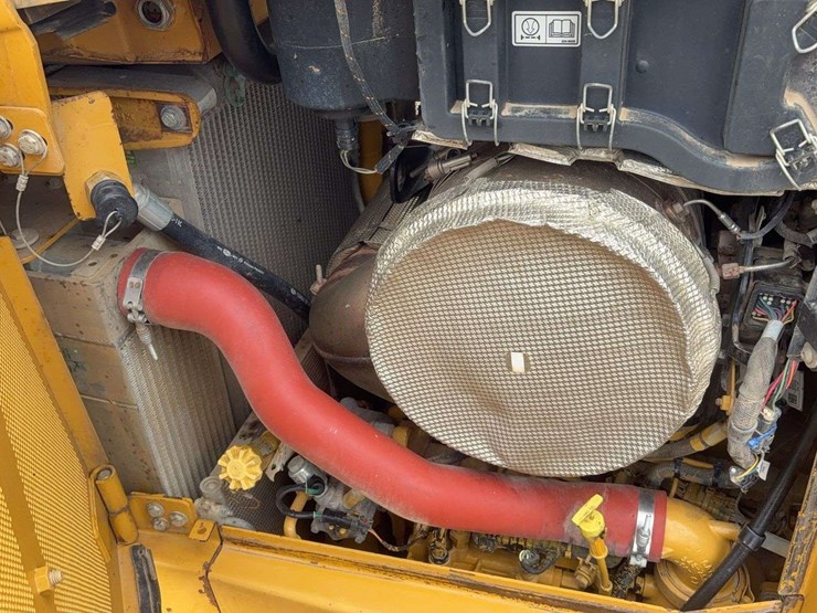 2013-caterpillar-d6t-xw-image-36