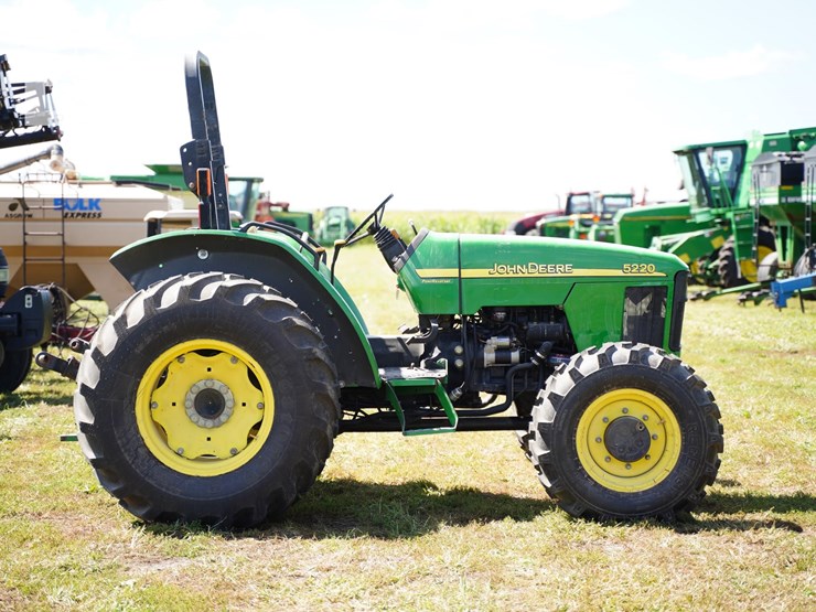 2004-john-deere-5220-image-4